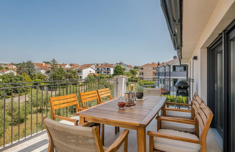 BBQ facilities, Balcony/Terrace, Seating area, Dining area