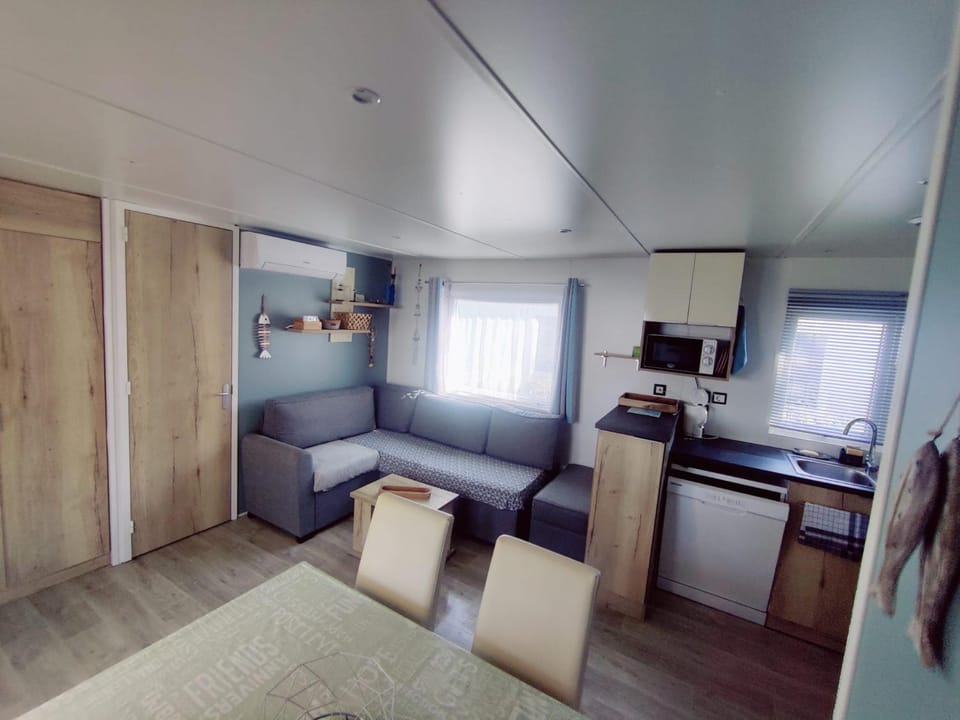TV and multimedia, Kitchen or kitchenette, Living room, Seating area, dishwasher, hair dresser, minibar