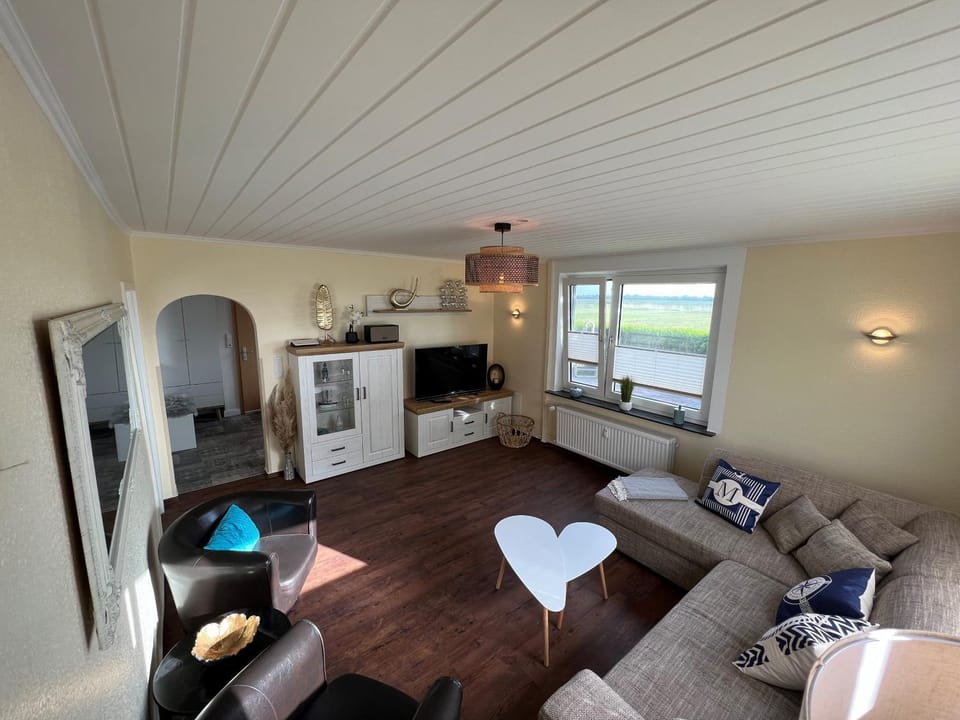 Communal lounge/ TV room, TV and multimedia, Living room, Seating area