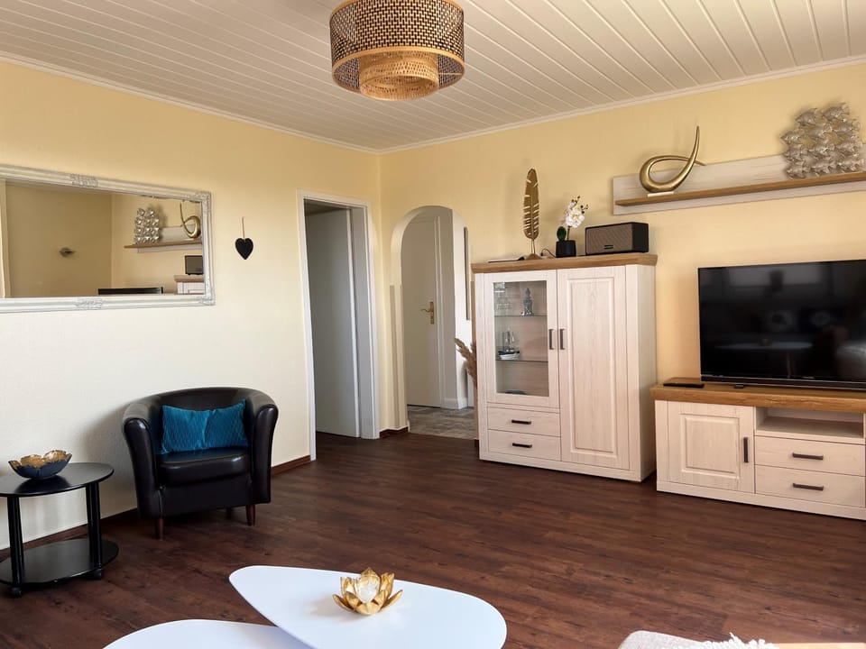 Communal lounge/ TV room, TV and multimedia, Living room