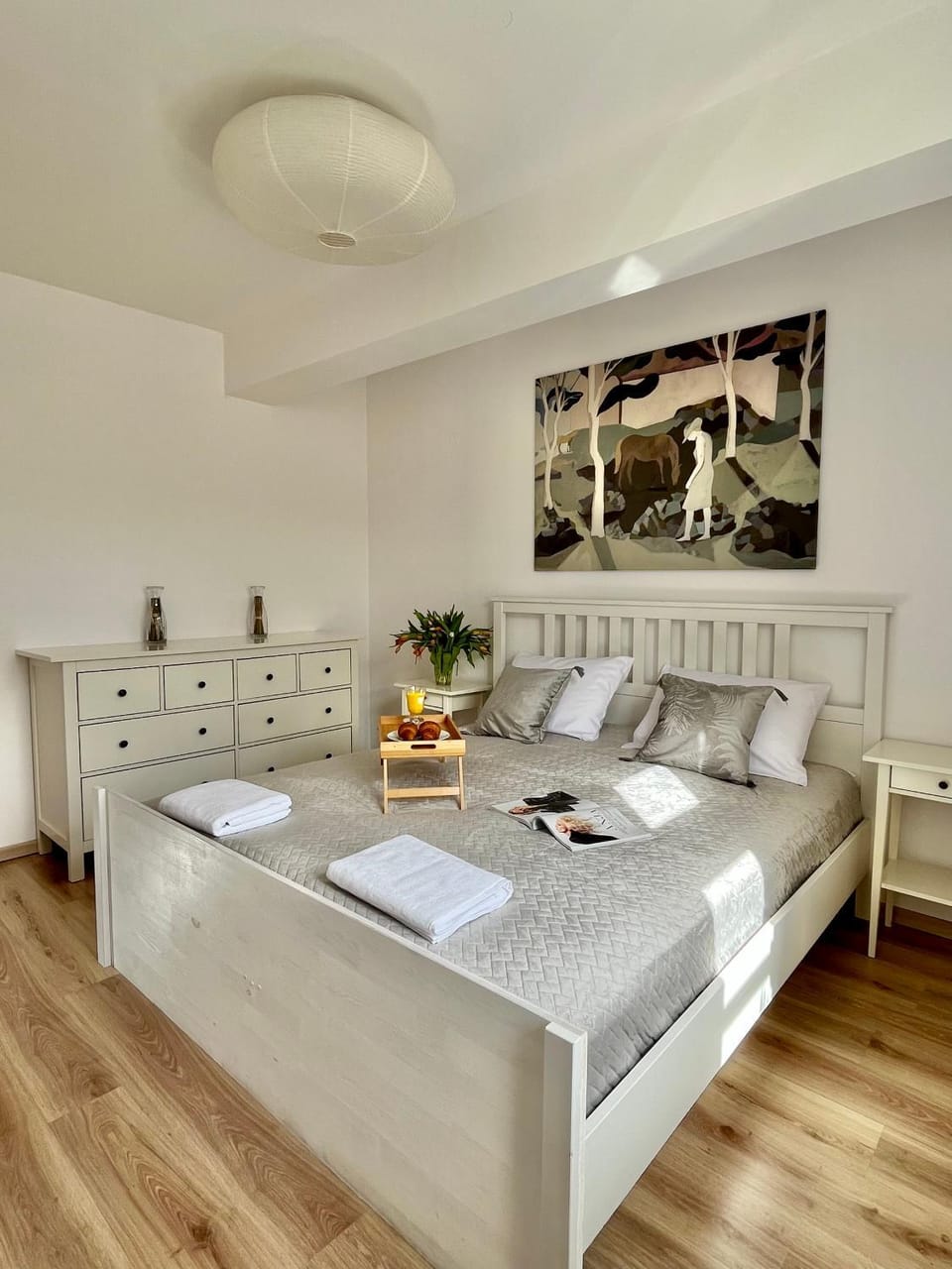 Bed, Photo of the whole room, Bedroom, towels