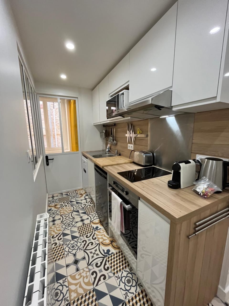 Kitchen or kitchenette