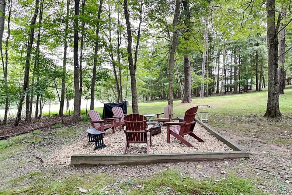 Natural landscape, BBQ facilities, Seating area, Garden view