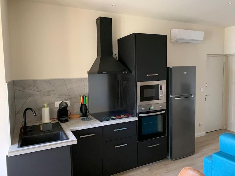 Coffee/tea facilities, Kitchen or kitchenette, dishwasher, minibar, pet friendly, stove, toaster, air conditioner