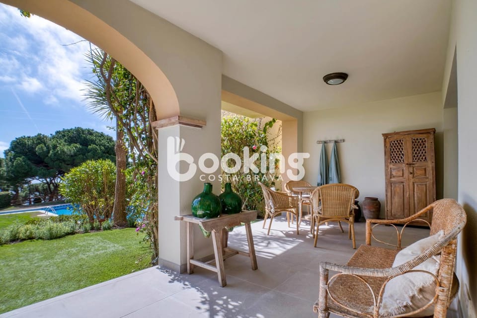 Property building, Patio, View (from property/room), Balcony/Terrace, Garden view, Pool view