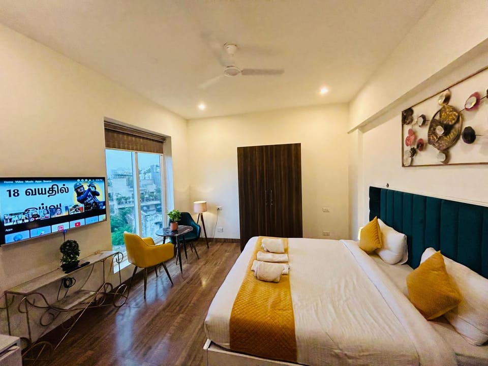 TV and multimedia, Seating area, Bedroom, air conditioner