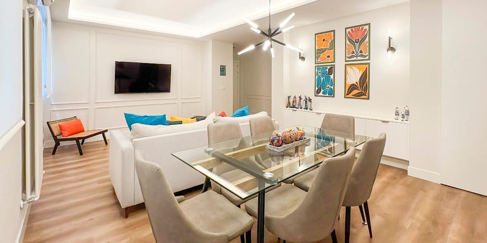Communal lounge/ TV room, Seating area, Dining area