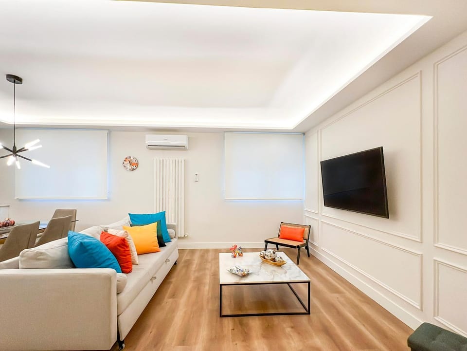 Communal lounge/ TV room, Living room, Seating area