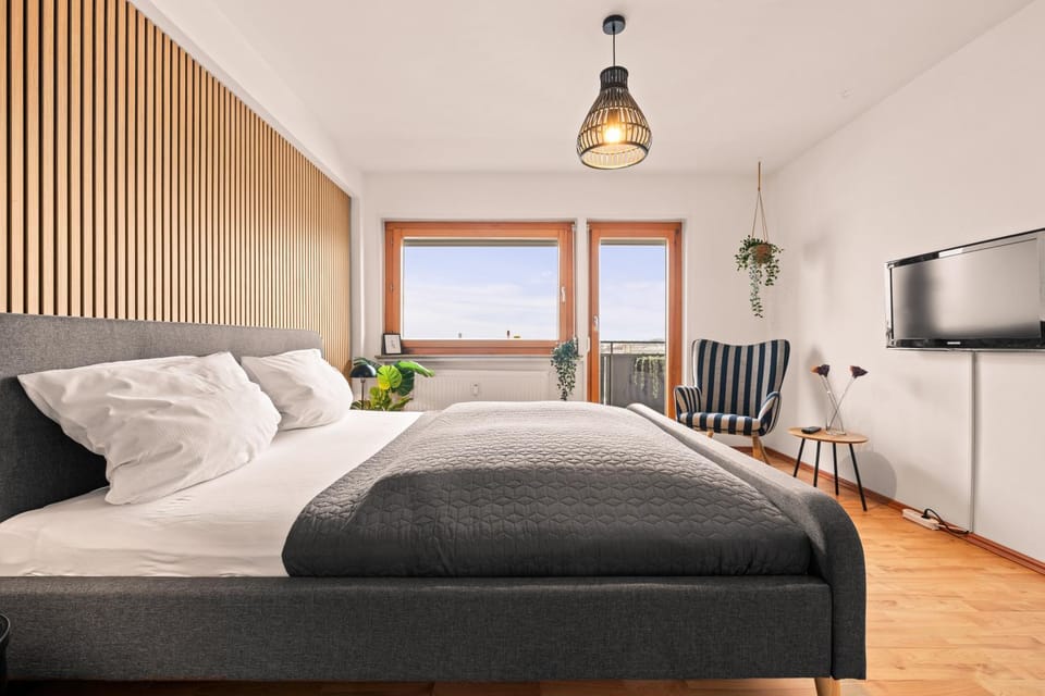 Bed, TV and multimedia, Photo of the whole room, Evening entertainment, Bedroom