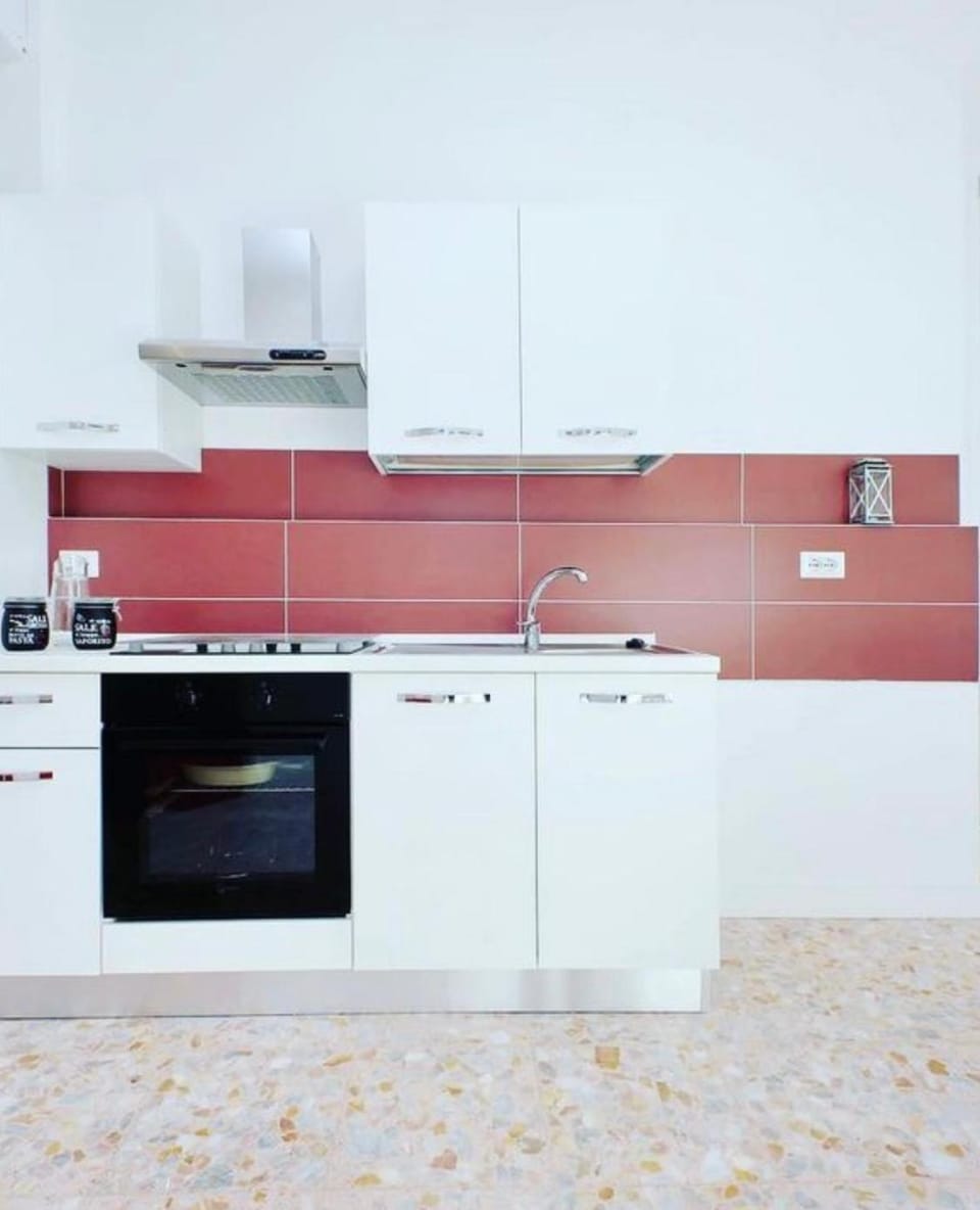 Kitchen or kitchenette, pet friendly, stove