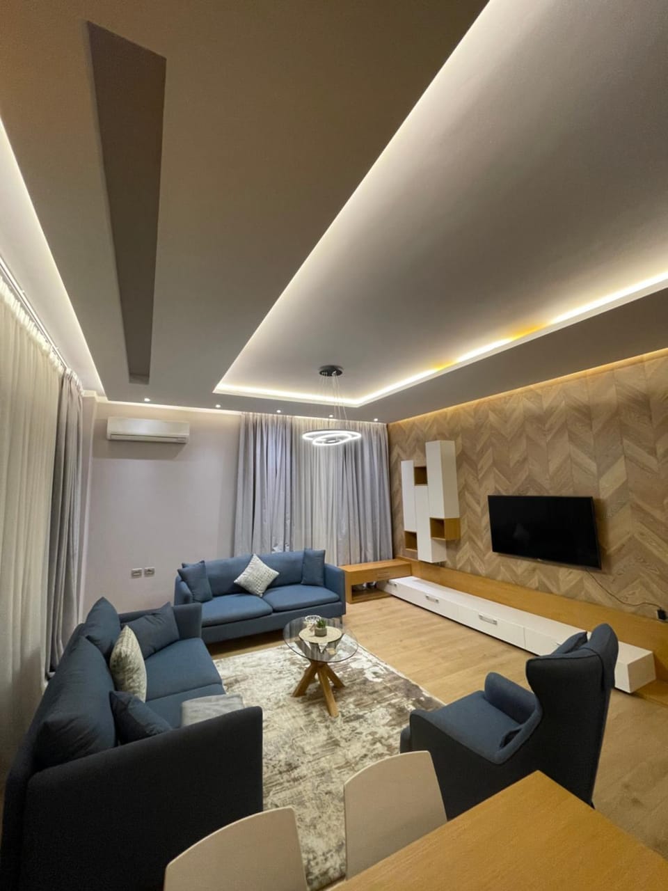 TV and multimedia, Living room, Evening entertainment