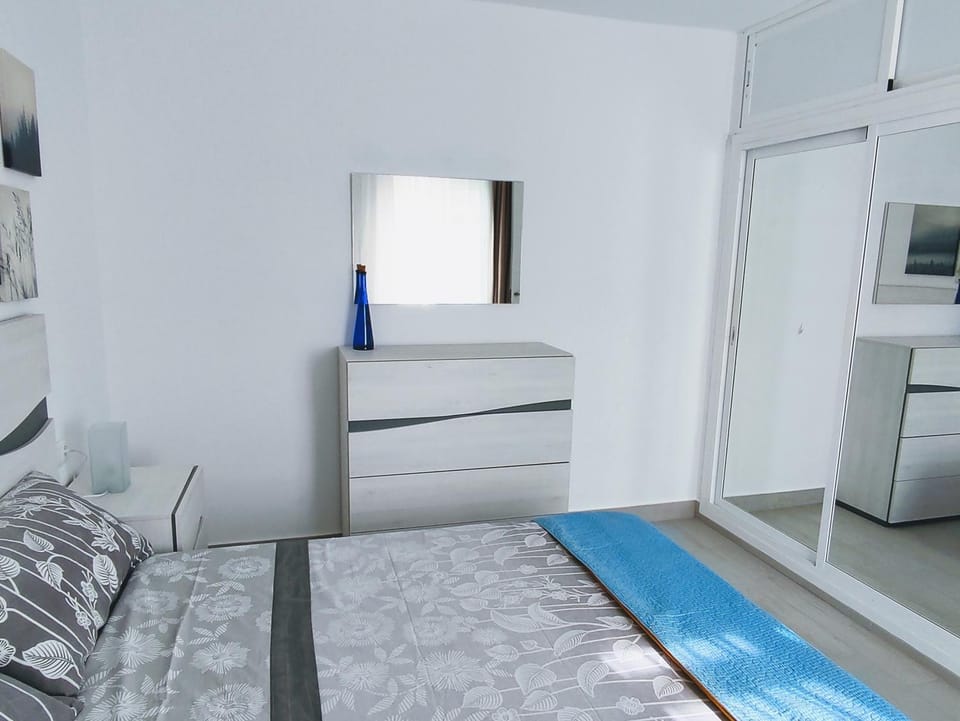 Photo of the whole room, Bedroom, safe, towels, wardrobe