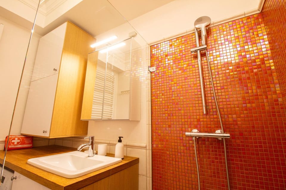Shower, Bathroom, towels