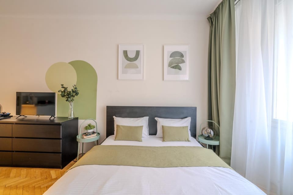 Bed, Photo of the whole room, Bedroom