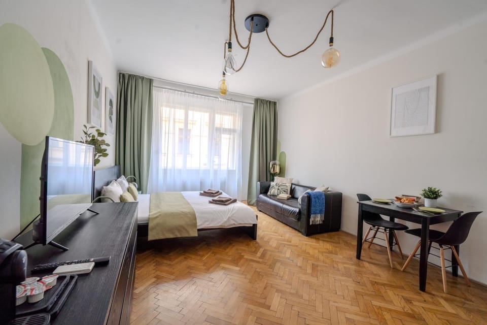 Bed, TV and multimedia, Photo of the whole room, Seating area, Bedroom, towels