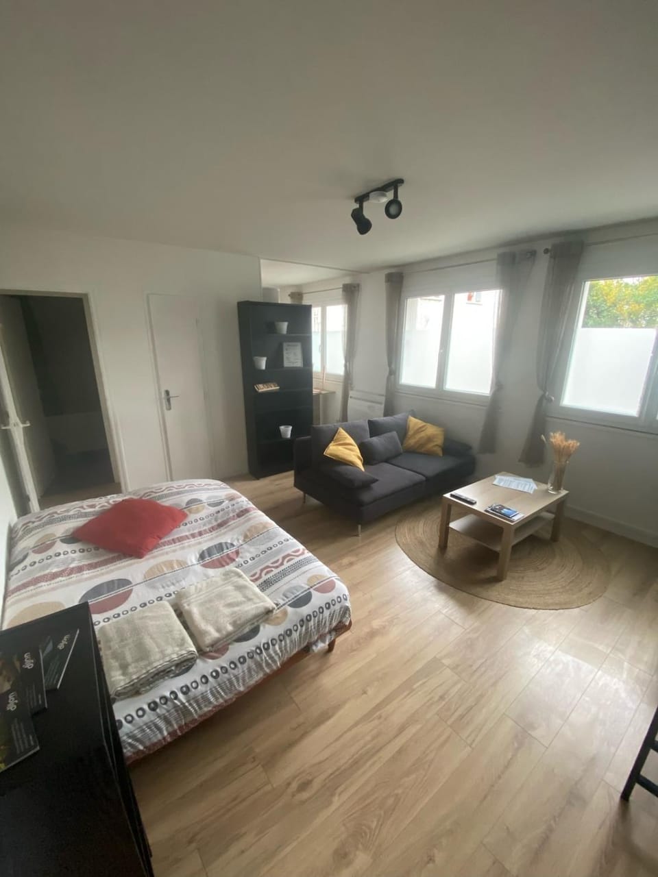 Bed, Living room, Photo of the whole room, Bedroom