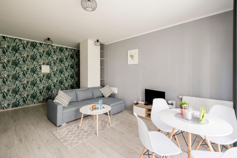 Living room, Food and drinks, Dining area, Drinks