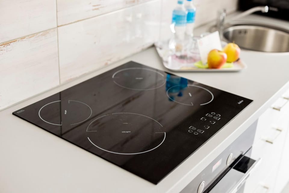 Kitchen or kitchenette, pet friendly, stove
