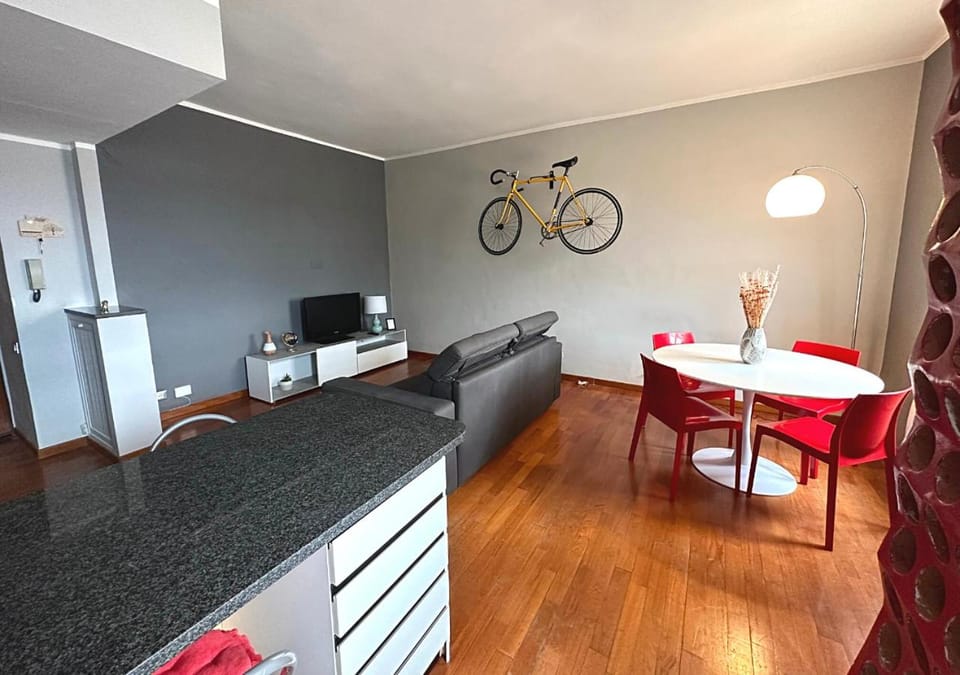 Kitchen or kitchenette, Seating area, Dining area, stove