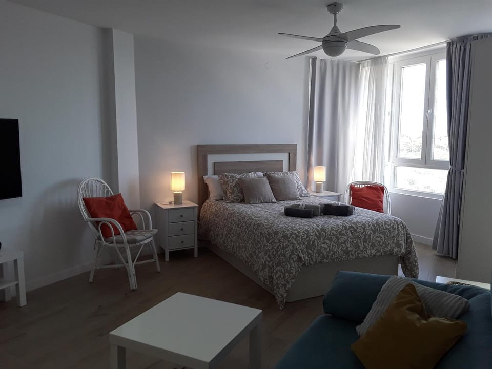 Holidays & Home New Studio Calahonda, Pools ,50 m Beach Apartment in Sitio de Calahonda