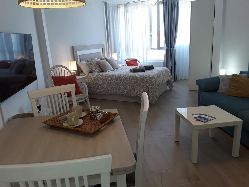 Holidays & Home New Studio Calahonda, Pools ,50 m Beach Apartment in Sitio de Calahonda