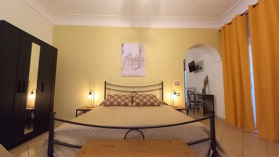 Bed, TV and multimedia, Photo of the whole room, Bedroom, wardrobe
