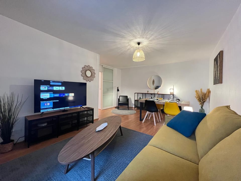Communal lounge/ TV room, TV and multimedia, Living room, Seating area