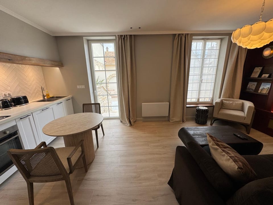 Les Pierres de Pacel - Appartement avec Patio Privé Apartment in Normandy