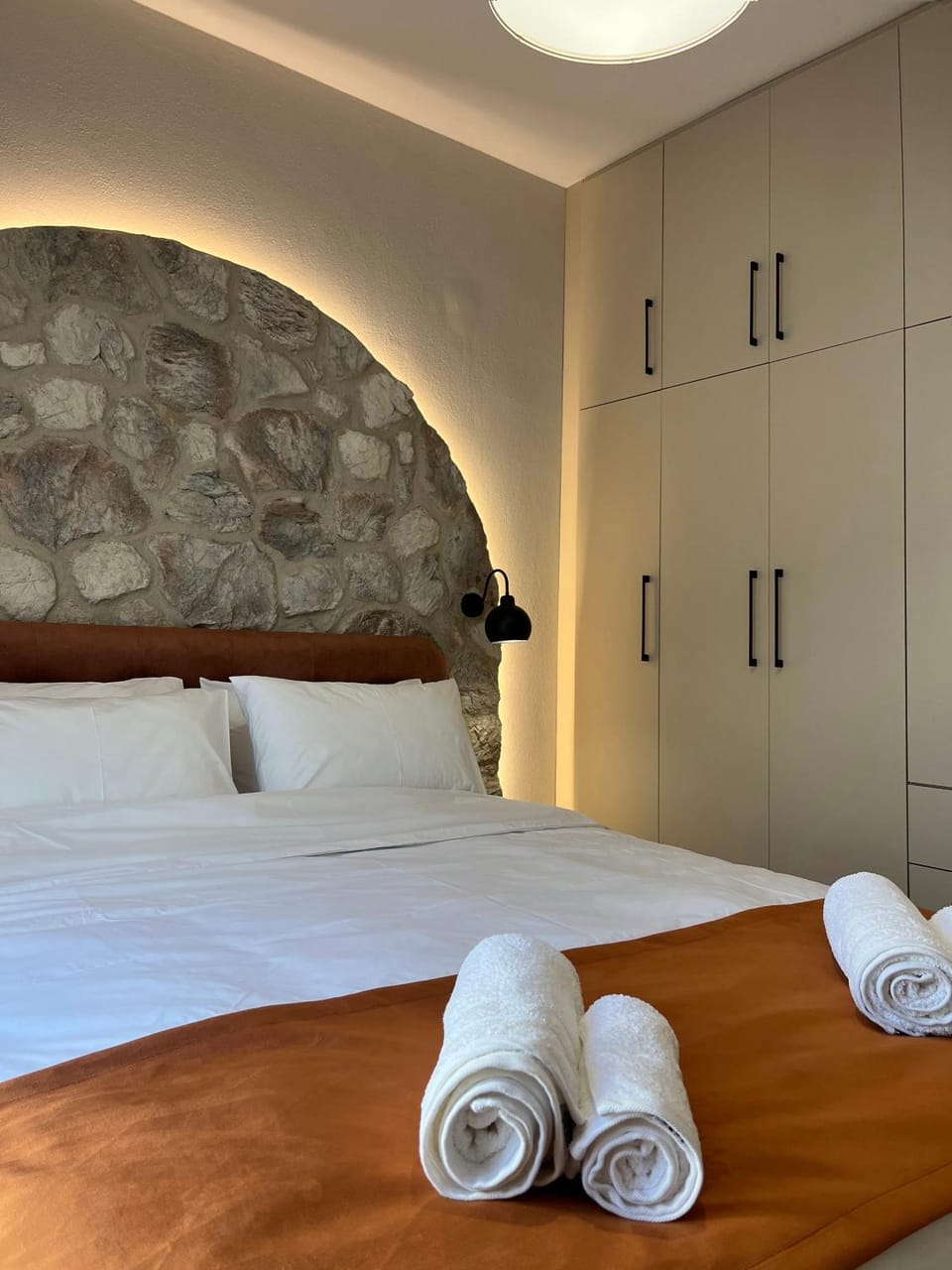 Bed, Bedroom, towels, wardrobe