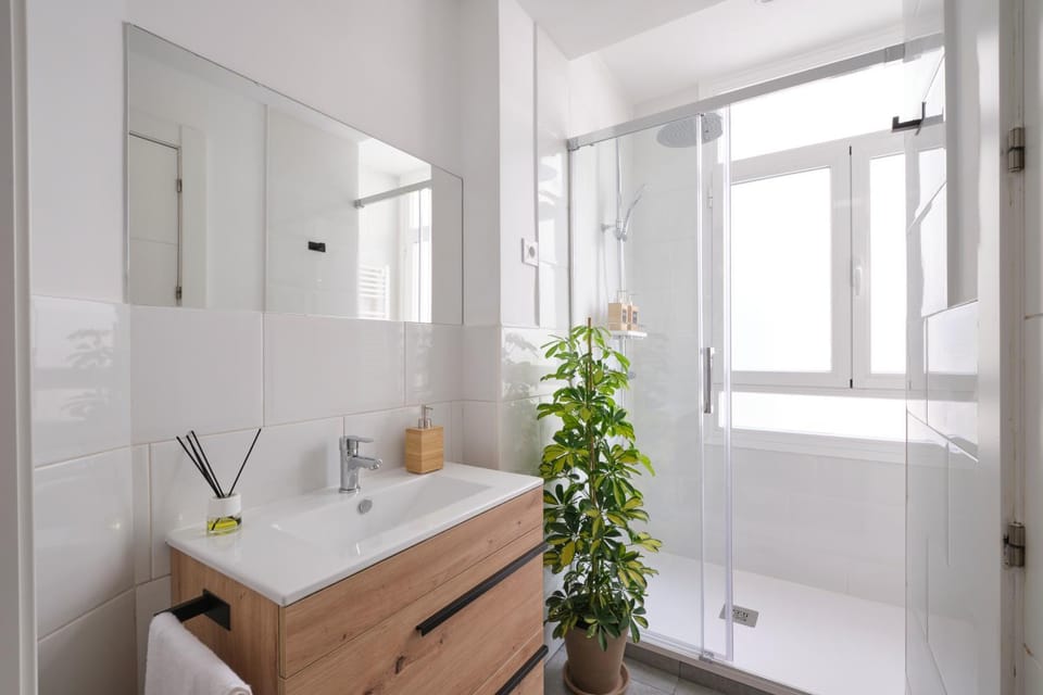 Shower, Bathroom, towels