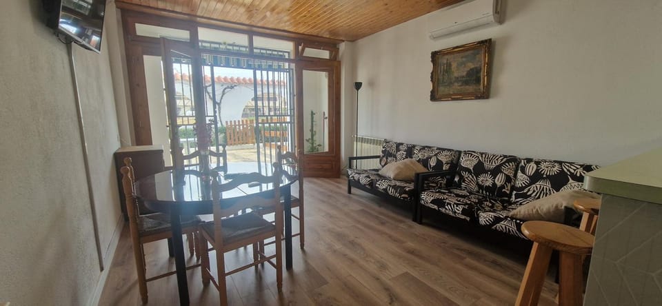 TV and multimedia, Living room, Dining area