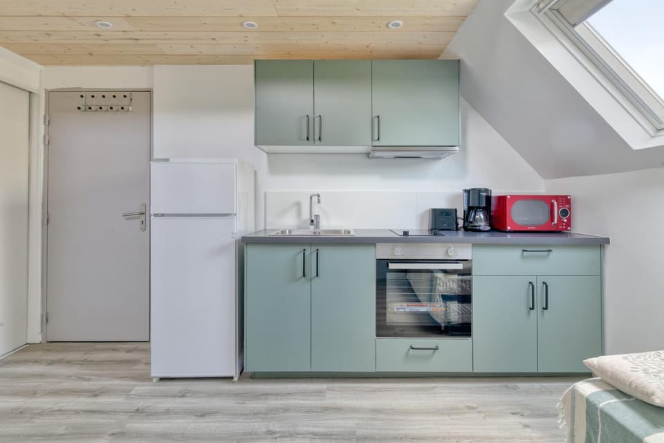 Property building, Kitchen or kitchenette, Living room