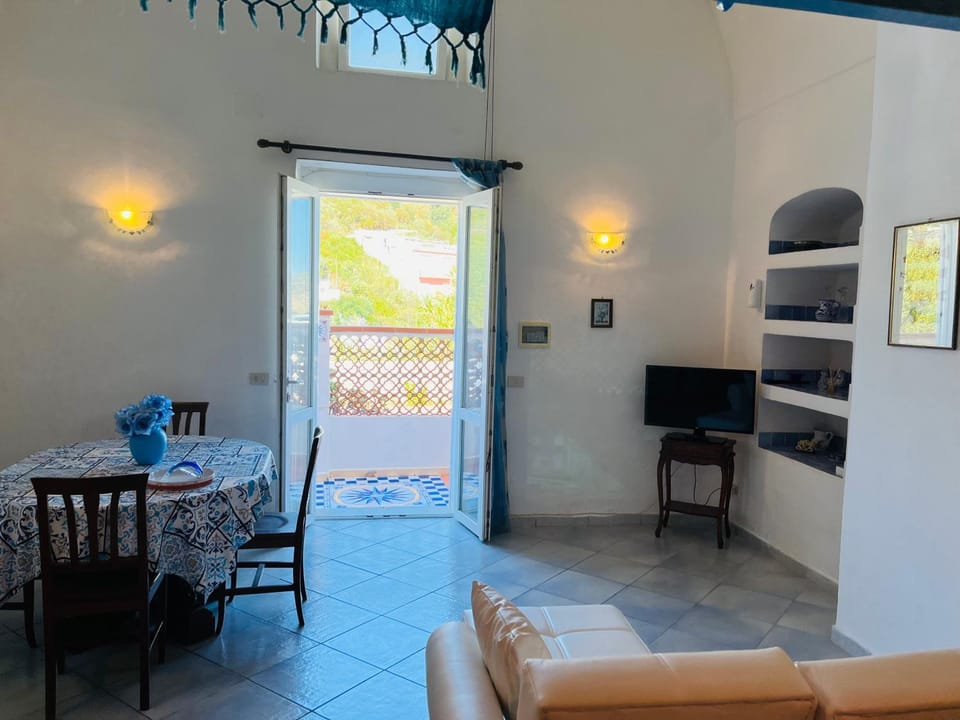 Communal lounge/ TV room, Living room, Seating area, Dining area