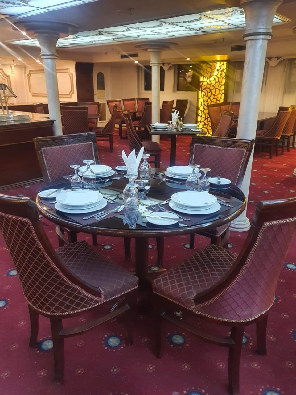 Restaurant/places to eat, Restaurant/places to eat, Lounge or bar