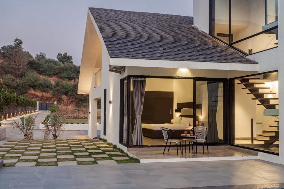 Property building, Facade/entrance, Day, View (from property/room), Balcony/Terrace, Seating area, Parking