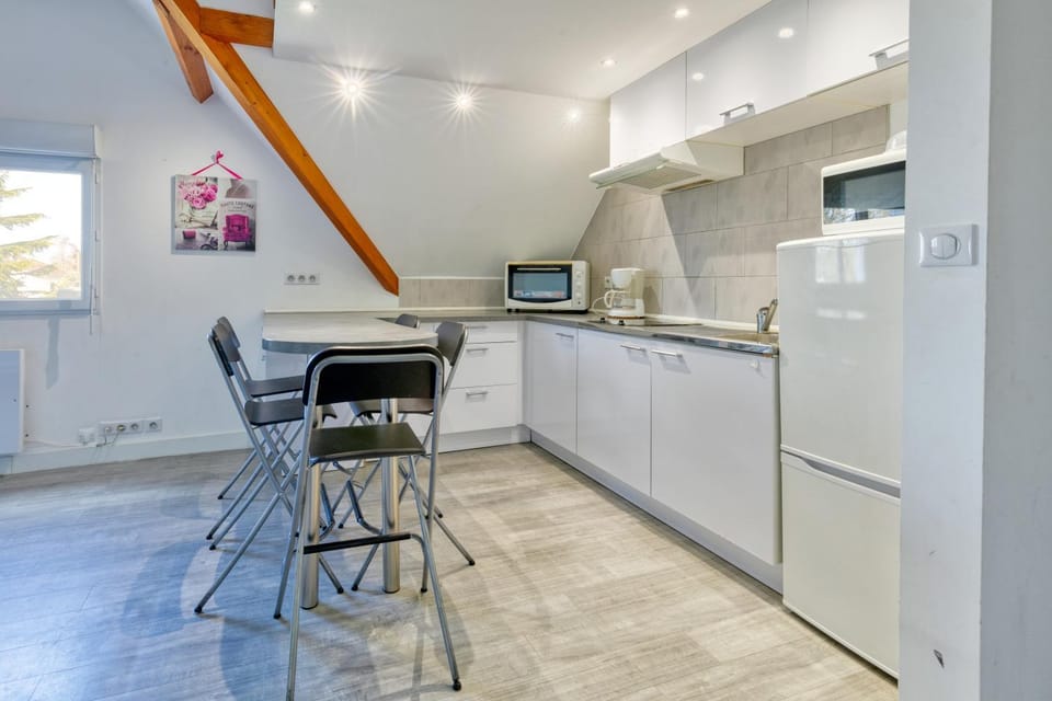 Property building, Kitchen or kitchenette, Living room