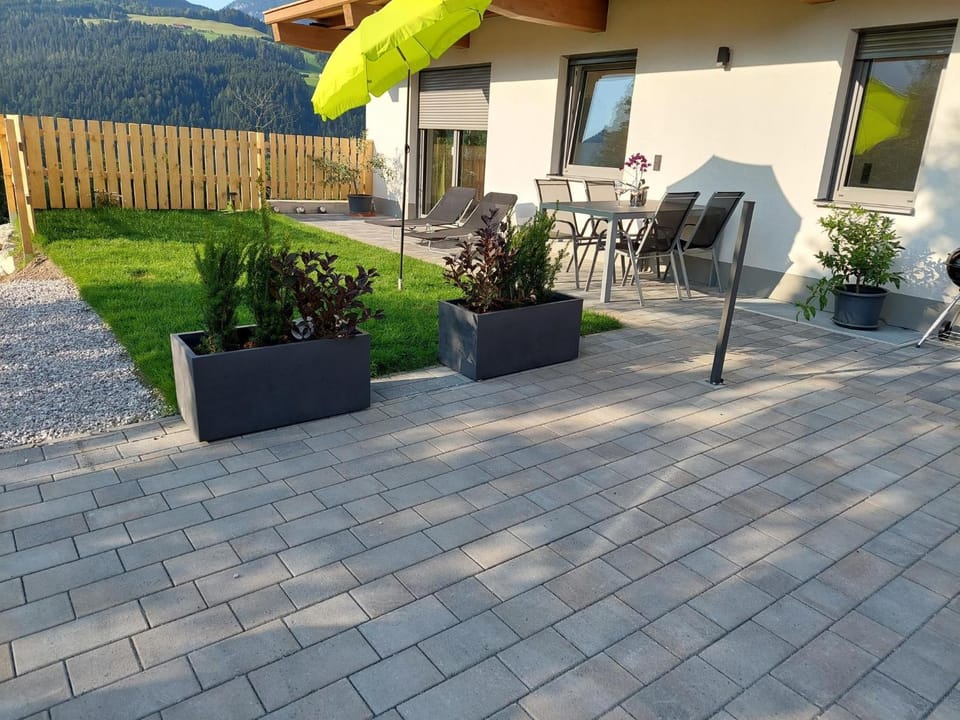 Day, Garden