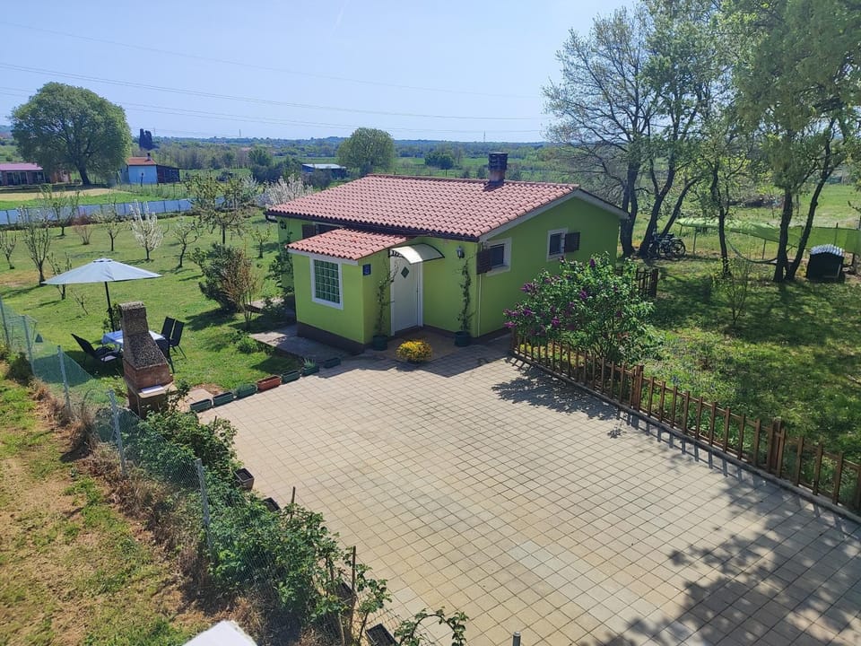 Kuća za odmor TRI SUNCA House in Pula