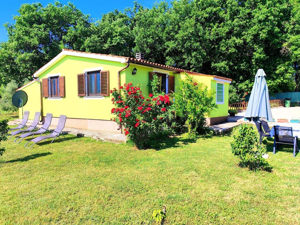 Kuća za odmor TRI SUNCA House in Pula