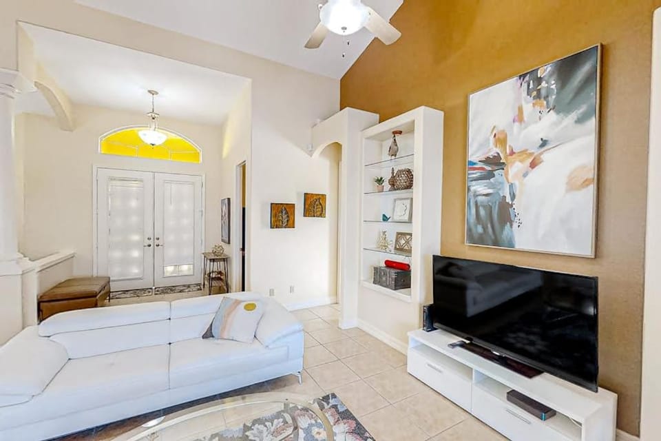 Waterfront Hideaway House in Cape Coral
