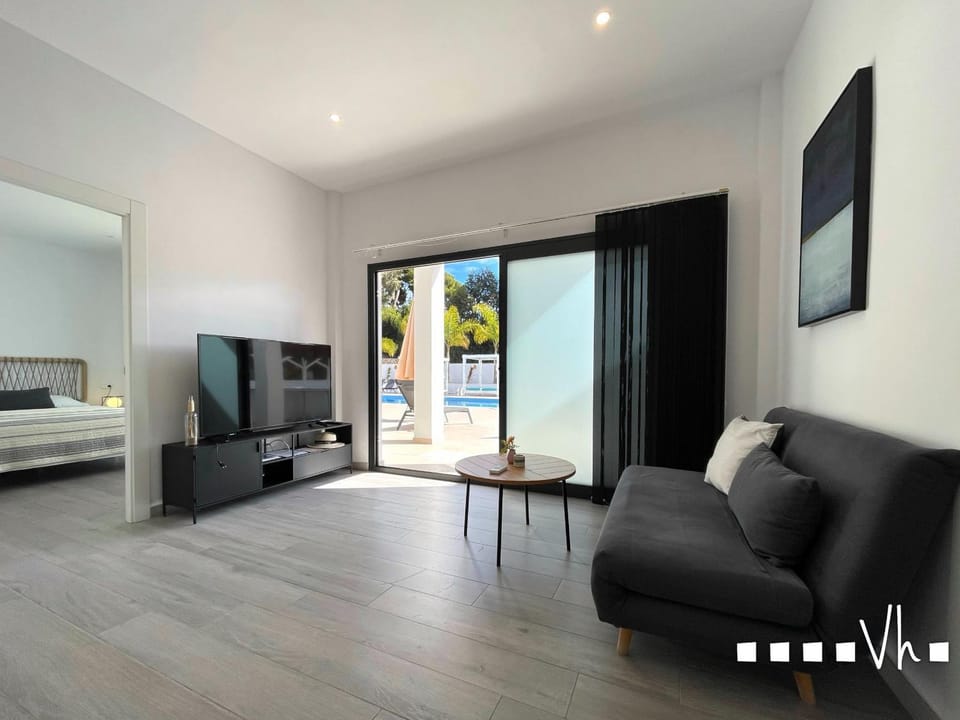 Communal lounge/ TV room, Living room
