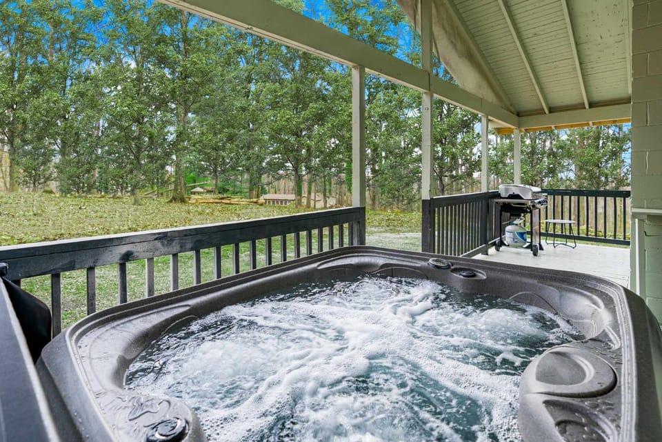 Hot Tub, View (from property/room), Balcony/Terrace