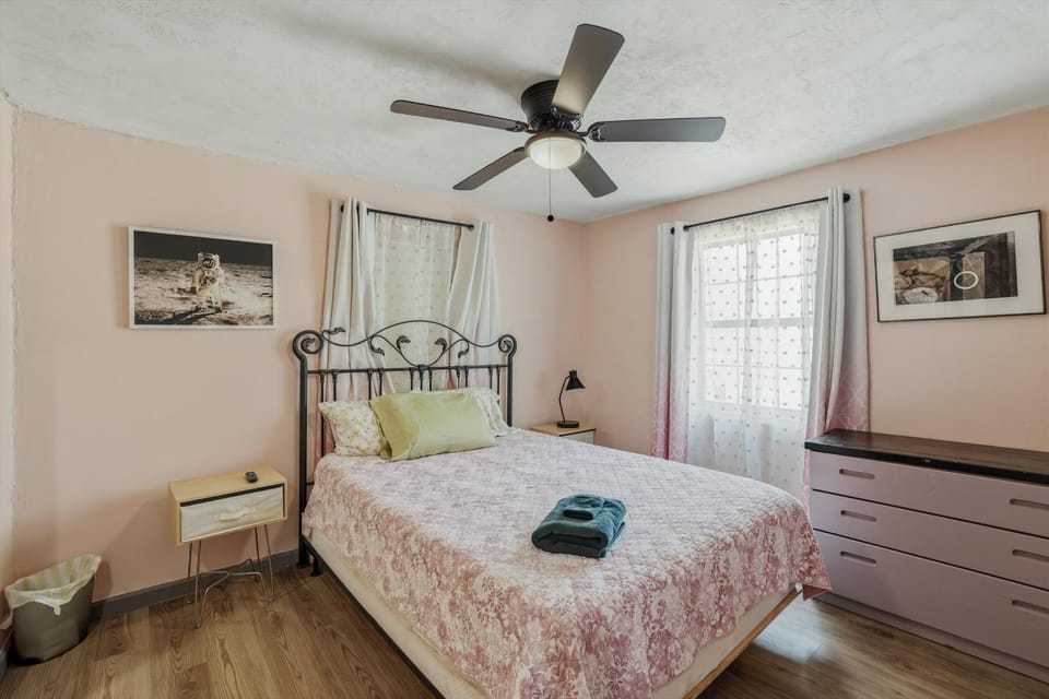 Bright 3BR, Dogs, Fenced Yard, FSU & Dwntown House in Tallahassee