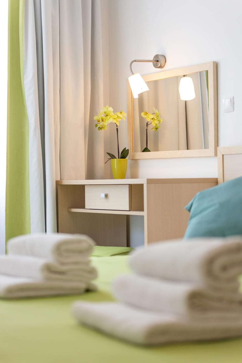 Bed, Decorative detail, Bedroom, towels