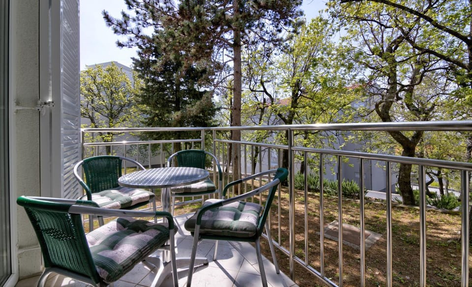 Spring, Day, Summer, View (from property/room), Balcony/Terrace, Seating area, Garden view