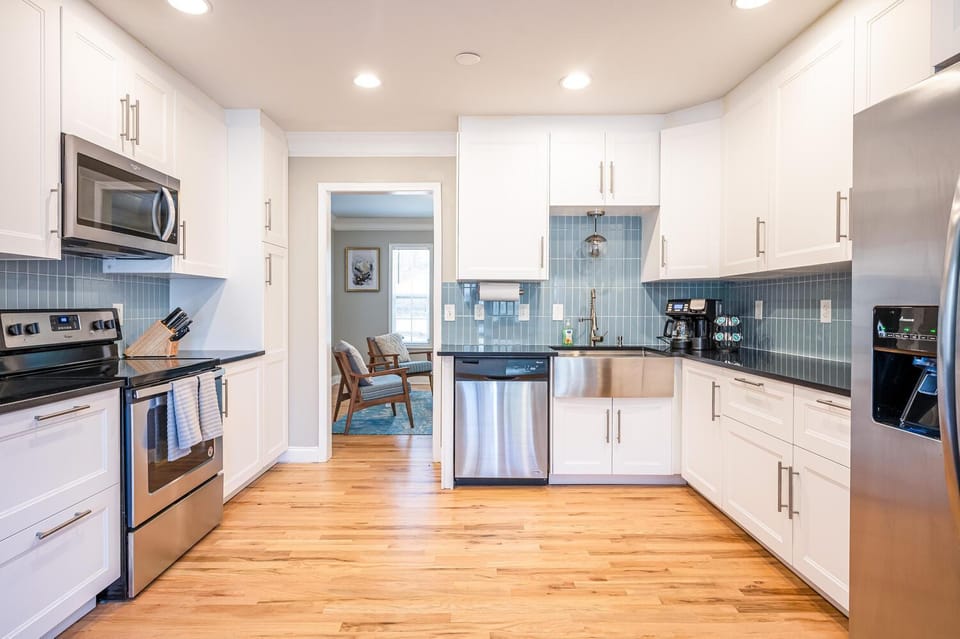 Kitchen or kitchenette, Dining area, dishwasher, minibar, pet friendly, stove