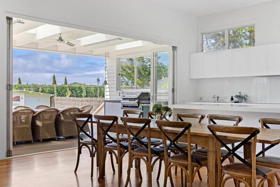 VILLA SAIL - Location, Luxury and Lifestyle House in Melbourne Road