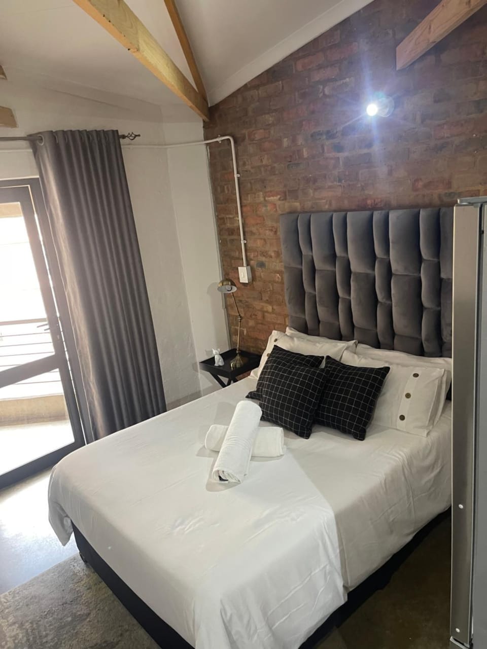 Dream Abodes at Cozy Craftmans Ship, Maboneng Apartment in Johannesburg