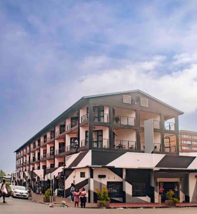 Dream Abodes at Cozy Craftmans Ship, Maboneng Apartment in Johannesburg