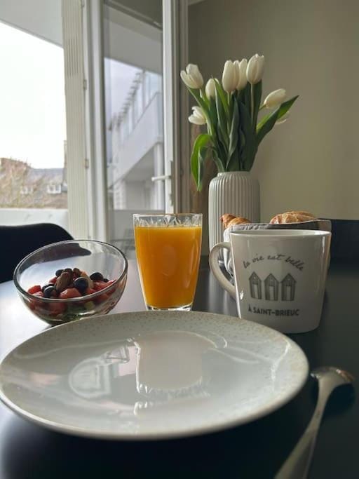 Food and drinks, Dining area, Food, Breakfast